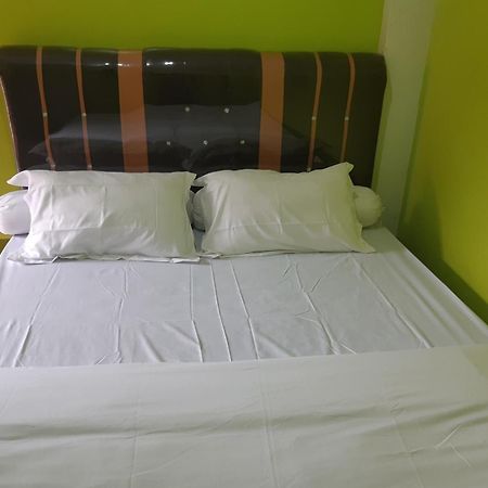 Oyo 3487 Es Em Je Residence Lubukpakam エクステリア 写真