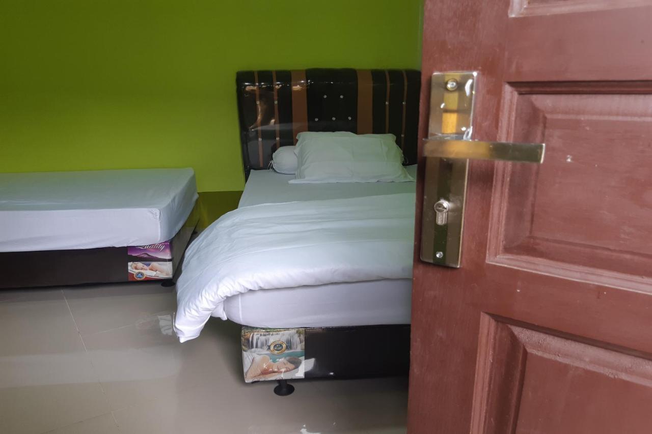 Oyo 3487 Es Em Je Residence Lubukpakam エクステリア 写真