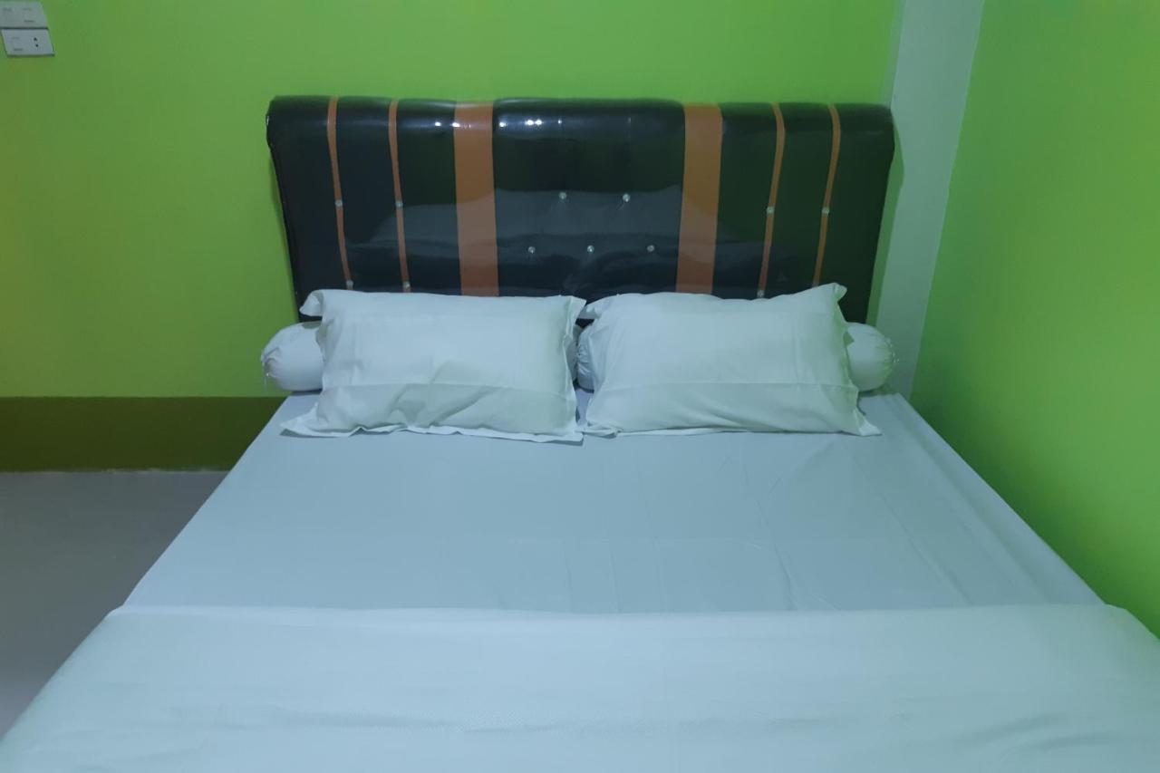 Oyo 3487 Es Em Je Residence Lubukpakam エクステリア 写真